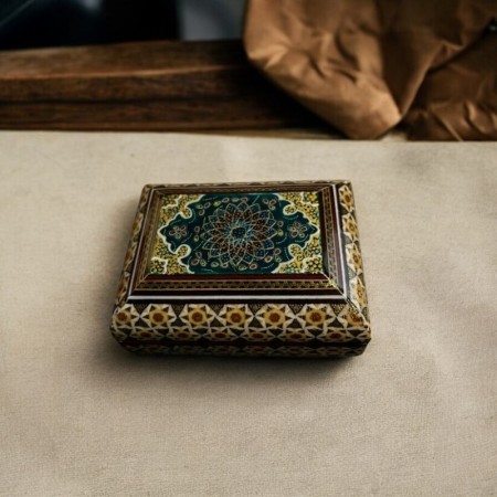  Bronz kakmalı zenginleştirilmiş İran minyatür desenlerine sahip el yapımı ahşap kutu