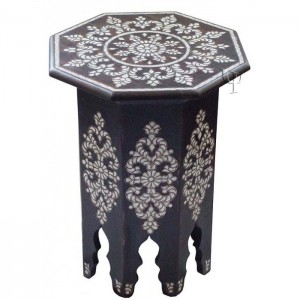 Sedef kakmalı Ahşap Kümbet